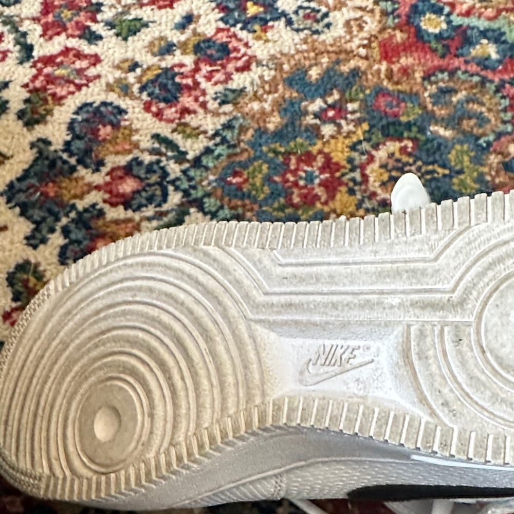 Nike White and Black Women's Sneakers - Picture 3 of 4